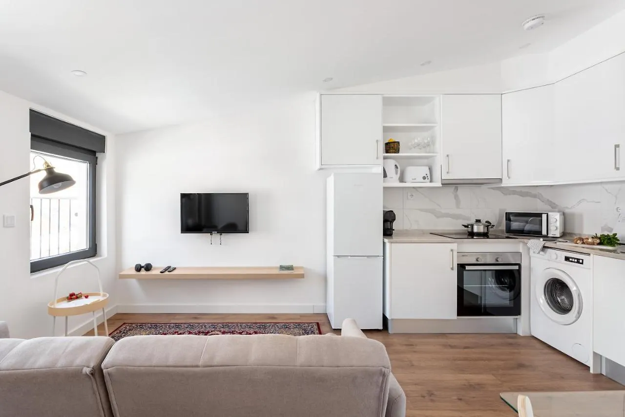 Altido Sunny Apt With Terrace Near Lisbon Centre Apartamento 0*,  Portugal