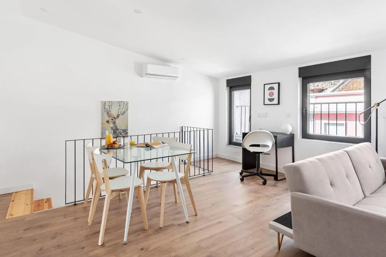 Altido Sunny Apt With Terrace Near Lisbon Centre Apartamento Portugal