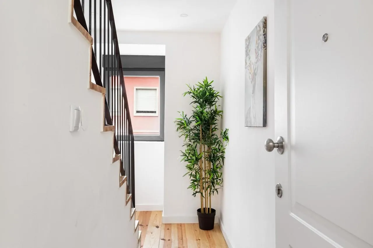 Altido Sunny Apt With Terrace Near Lisbon Centre Apartment