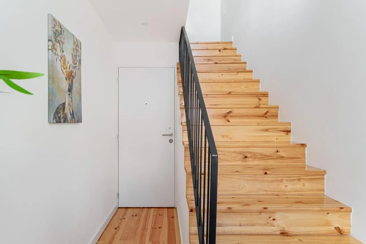 Altido Sunny Apt With Terrace Near Lisbon Centre Apartment 0*,